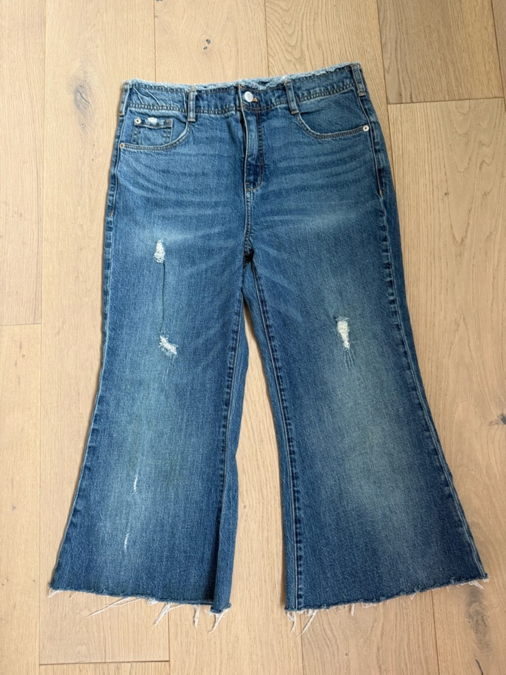Anthropologie Pilcro women's cropped flare jeans
NWOT size 29